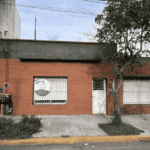 Fachada de vivienda a reformar en San Isidro, Zona Norte del Gran Buenos Aires